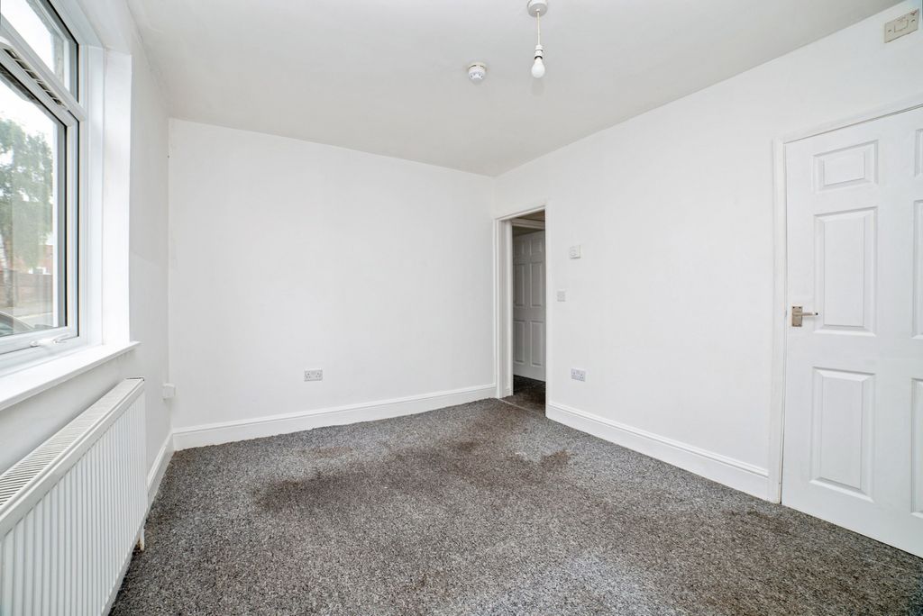 Property photo 3 of 31 Photo