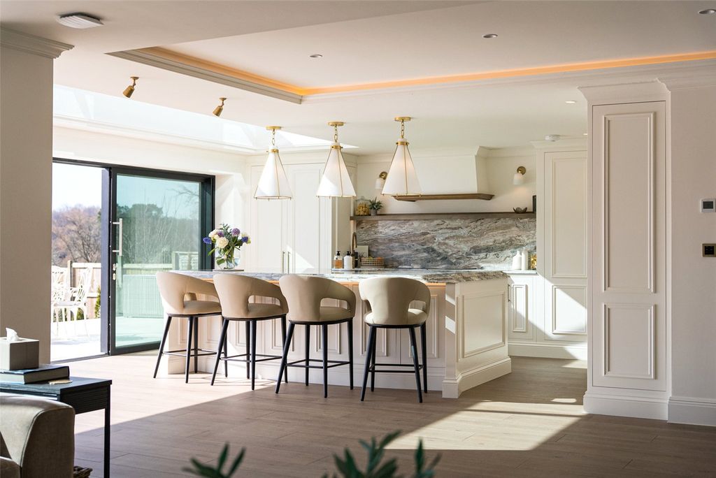 Property photo 2 of 17 Dining Kitchen