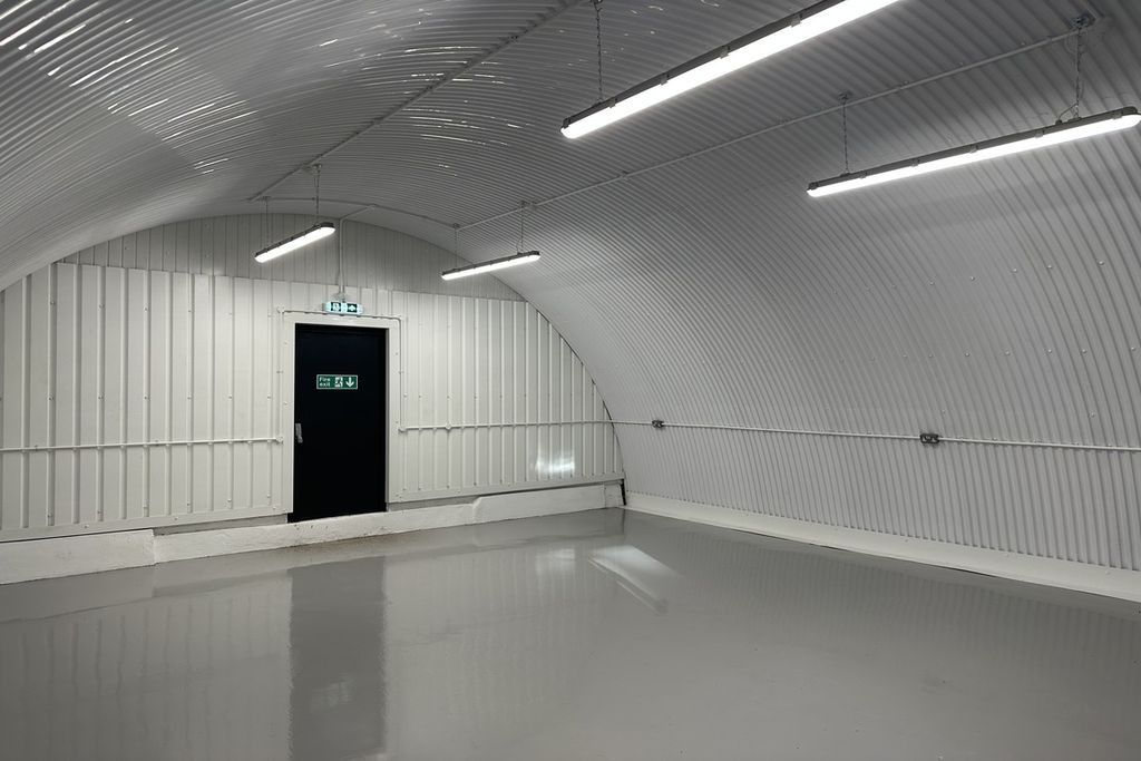 Property photo 2 of 3 An Empty Arch With White Lining