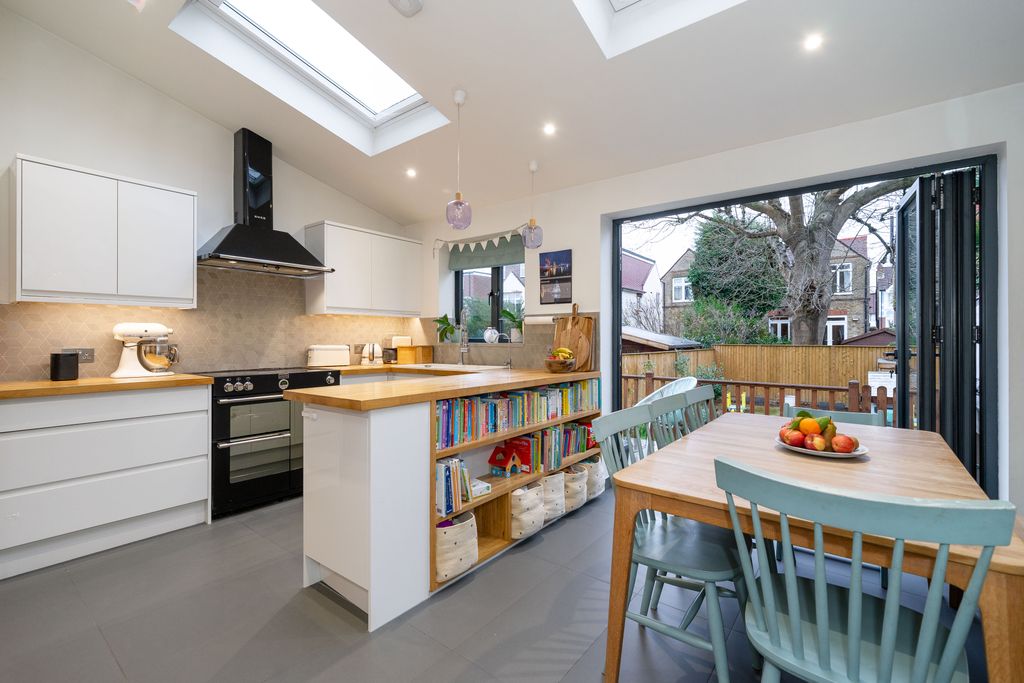 Property photo 3 of 10