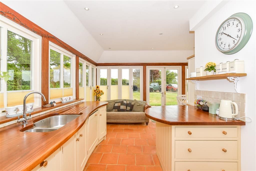 Property photo 2 of 16 Kitchen/ Dining Area