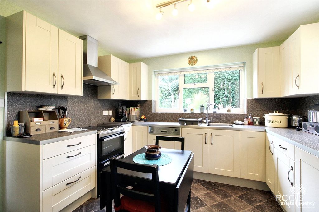 Property photo 2 of 18 Picture No. 13