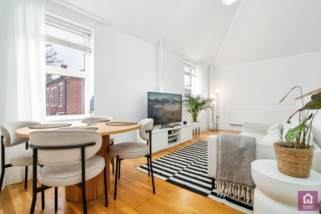 Property photo 1 of 18 Picture No. 05