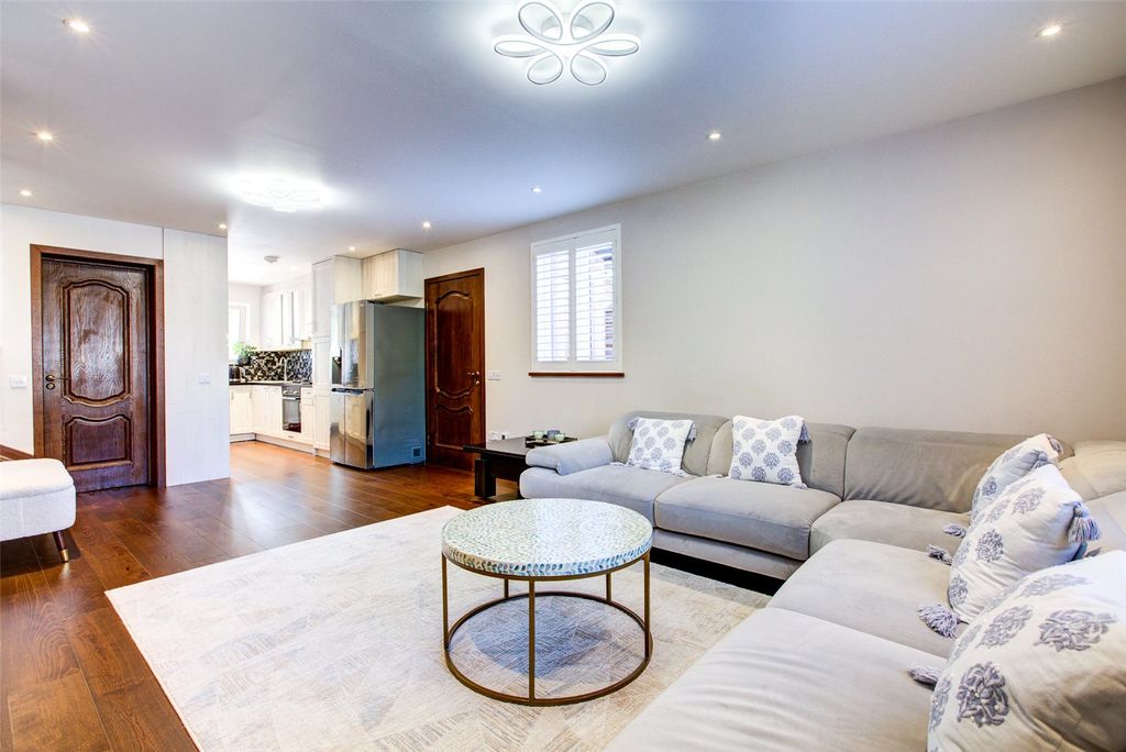 Property photo 3 of 23 Reception