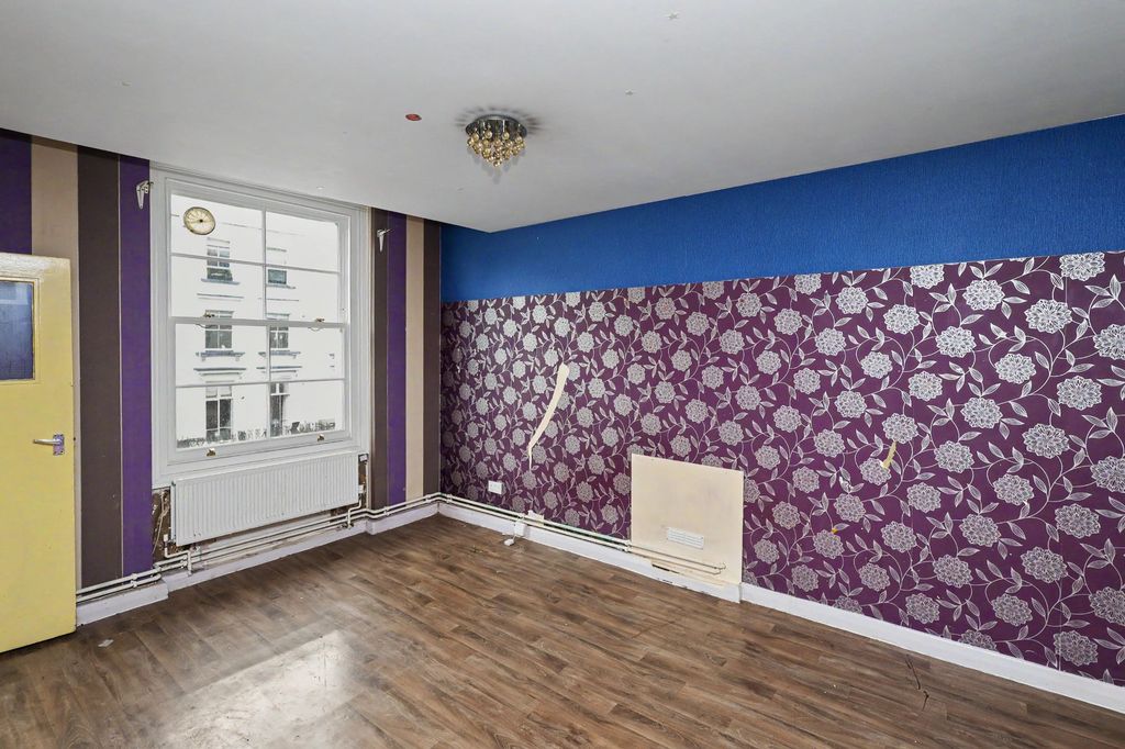 Property photo 3 of 12 12D St Stephens Gardens, Notting Hill, London W2 5Qx