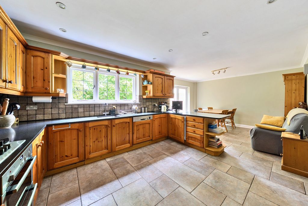 Property photo 3 of 22 16-6819Fc8877c1d-...