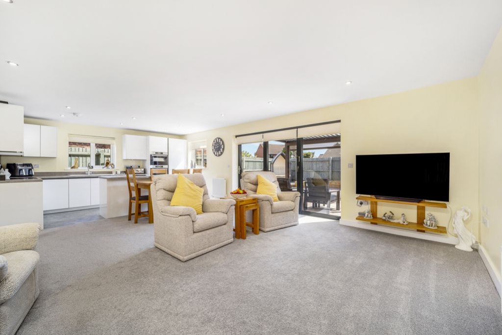 Property photo 3 of 26 6 Spinney Close (Holbeach)-21