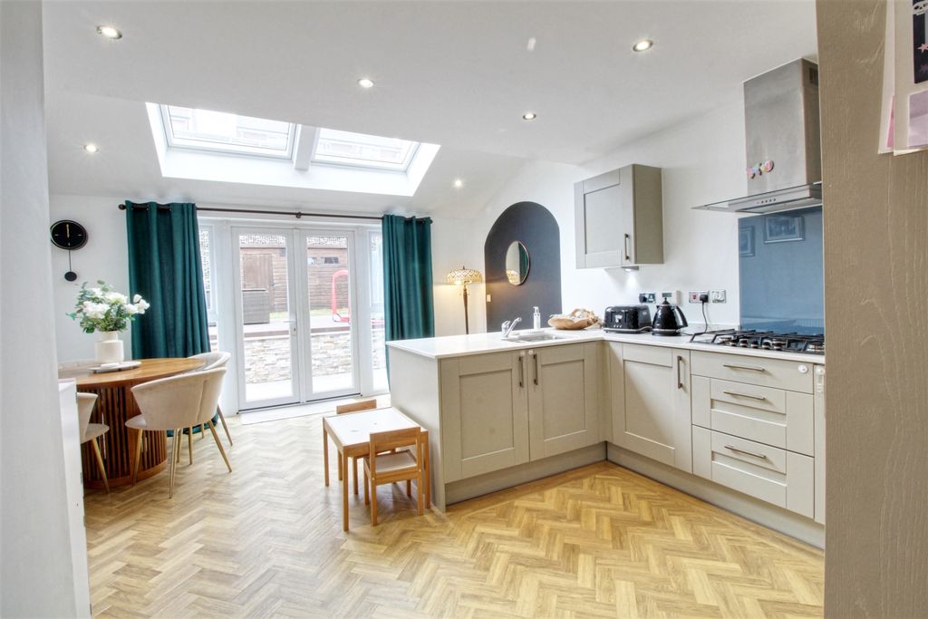 Property photo 3 of 14