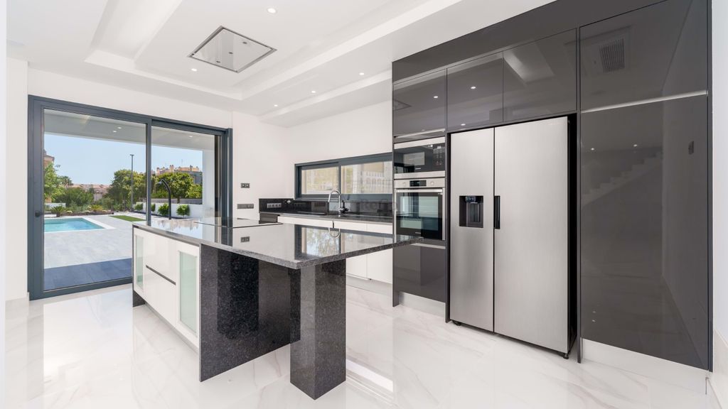 Property photo 3 of 26