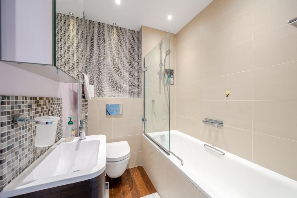 Property photo 3 of 16 Bathroom