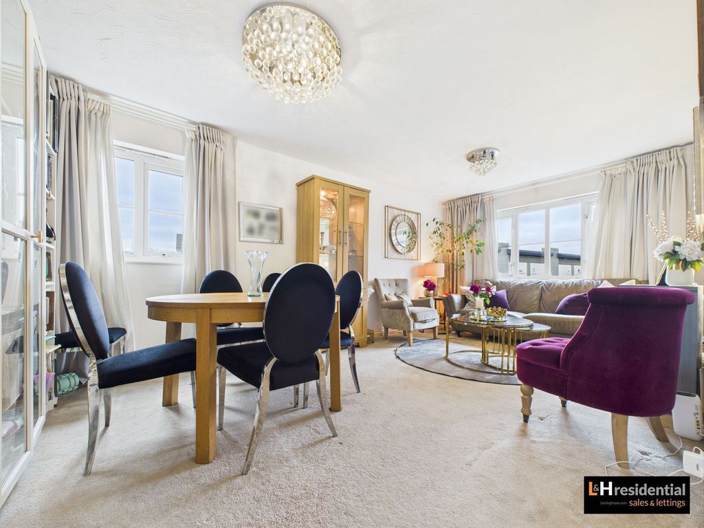 Property photo 3 of 6