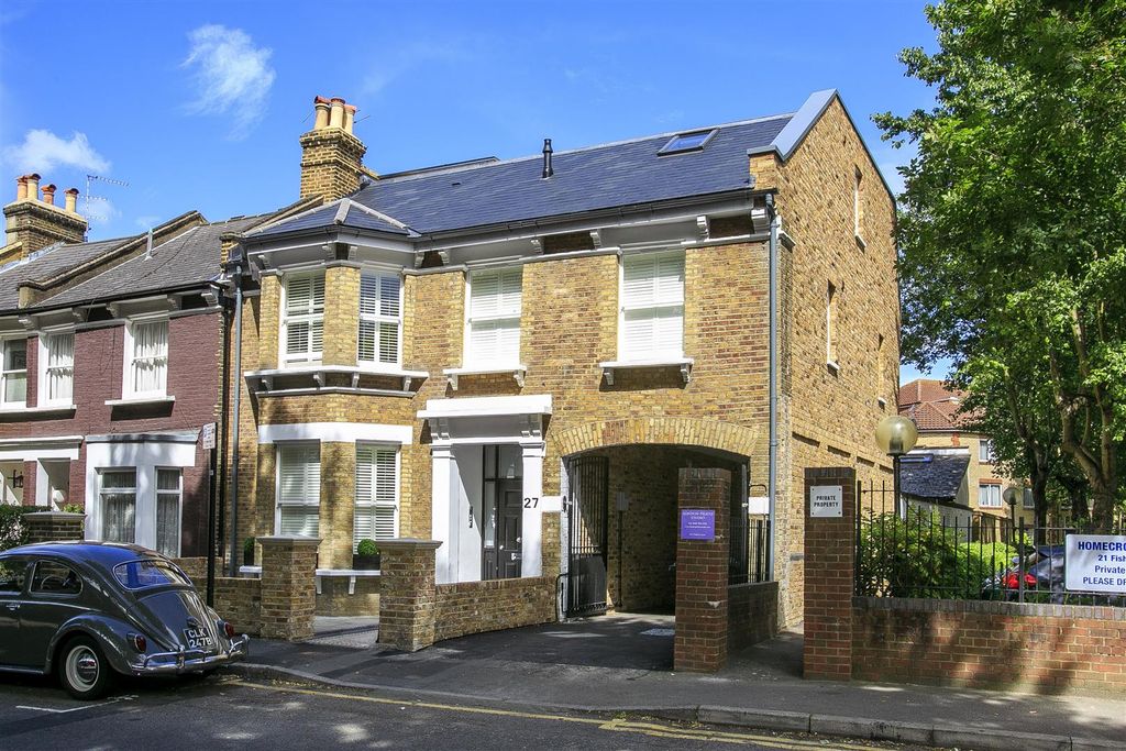 Property photo 2 of 9