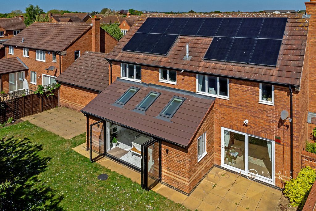 Property photo 2 of 32