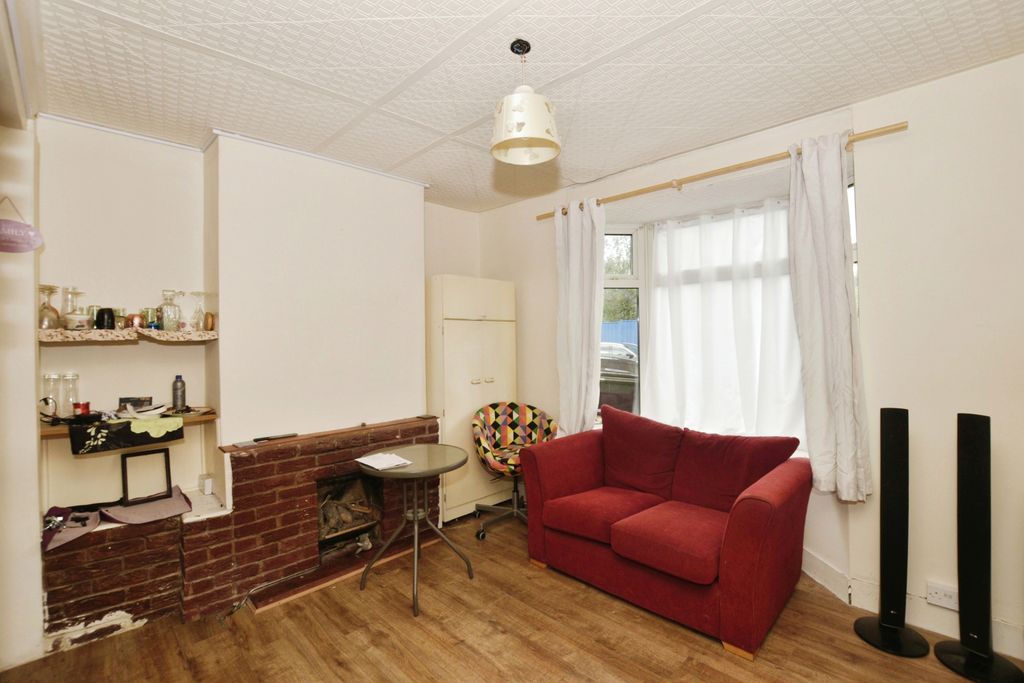 Property photo 2 of 11 Living Room