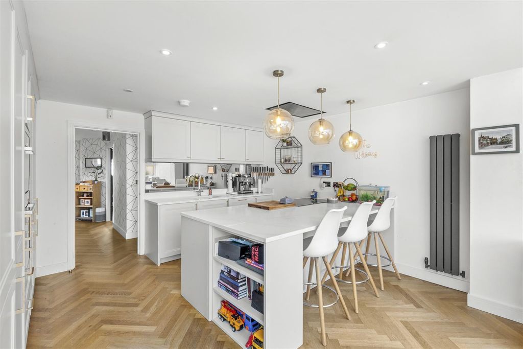 Property photo 2 of 16 25 Kilty Place, Hp11 1Dg-17.Jpg