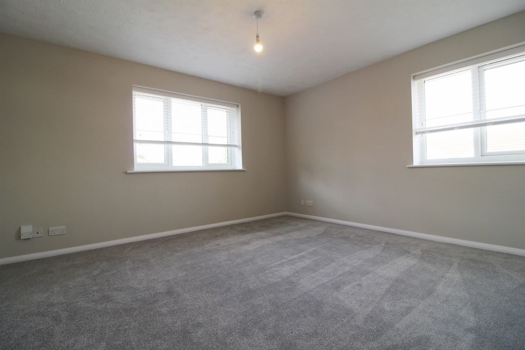 Property photo 3 of 6 Living Room