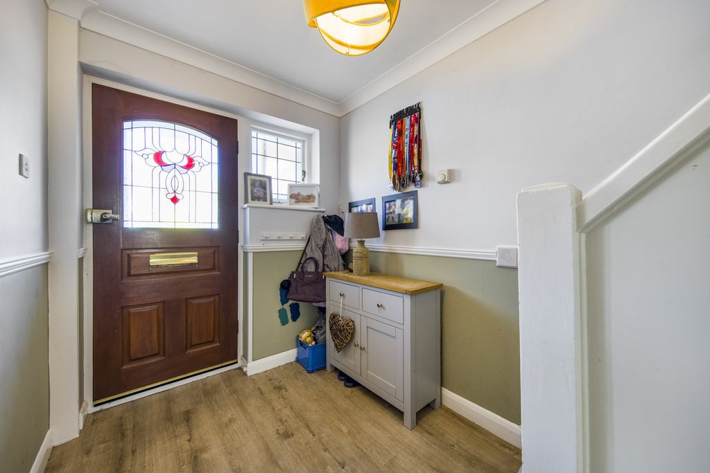 Property photo 3 of 28