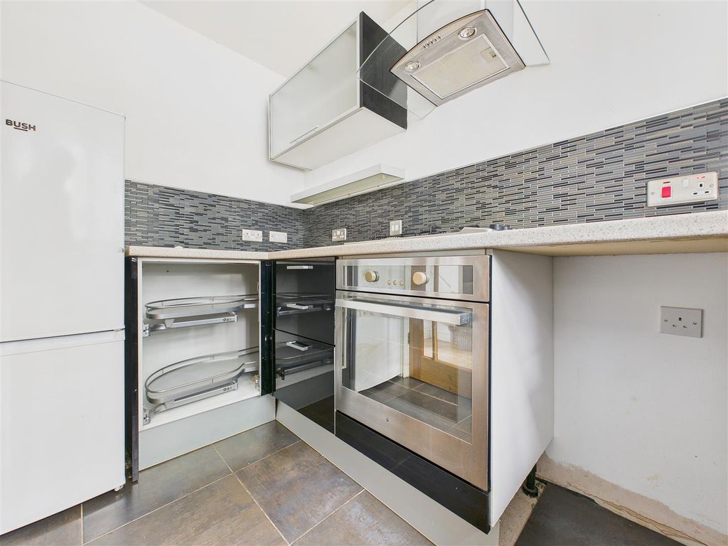 Property photo 3 of 9 Cam02453G0-Pr0157-Still003.Jpg