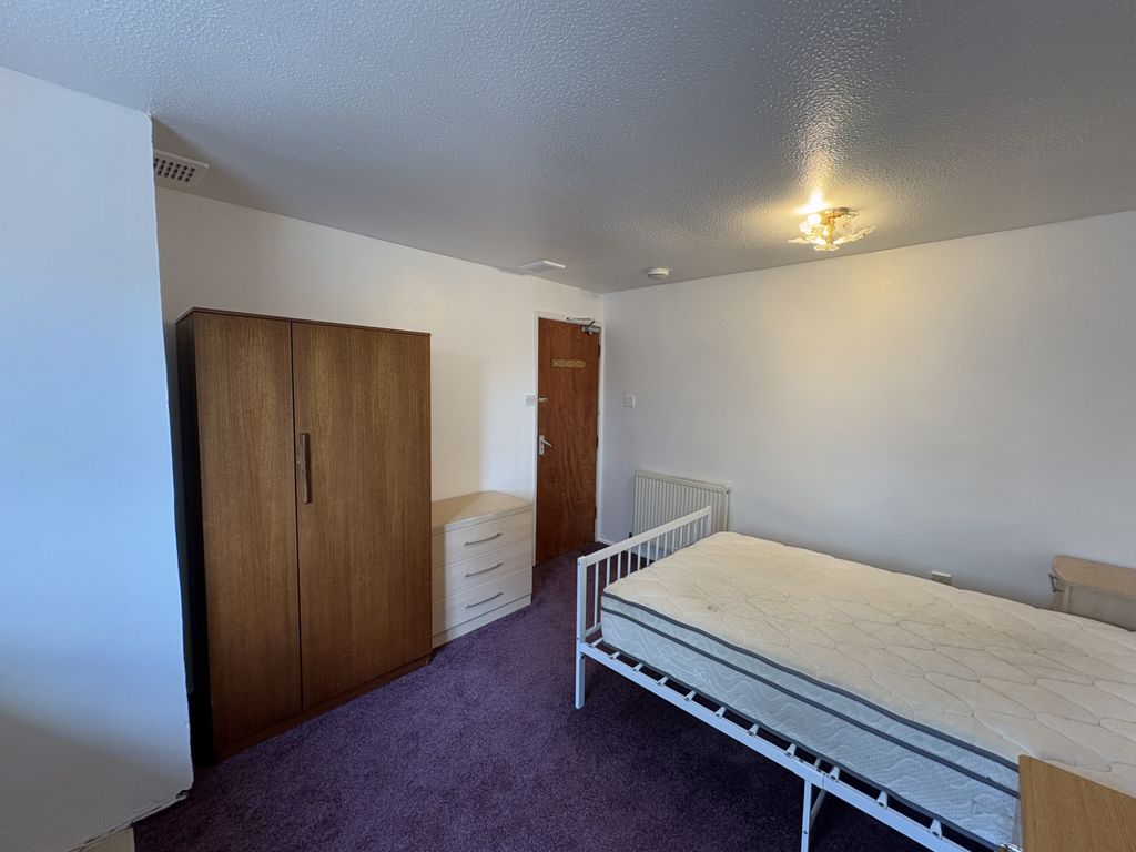 Property photo 2 of 3 Room