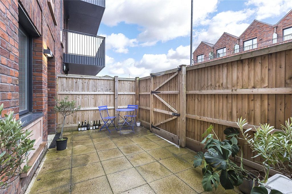 Property photo 2 of 14 Picture No. 11