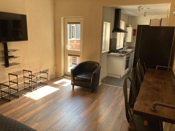 Property photo 2 of 19 Communal Living Room.B.Jpg