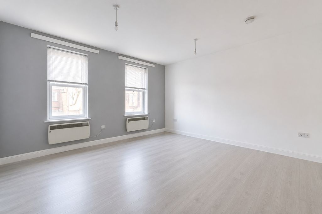 Property photo 3 of 6 Bedroom 4