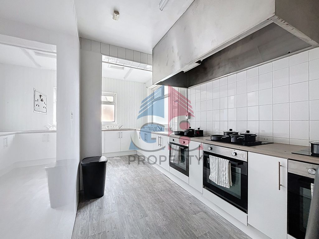 Property photo 3 of 18 Gallery