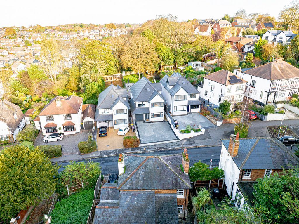 Property photo 3 of 35