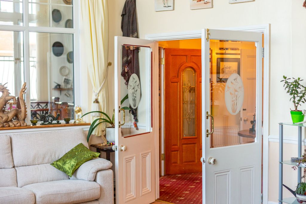 Property photo 3 of 47