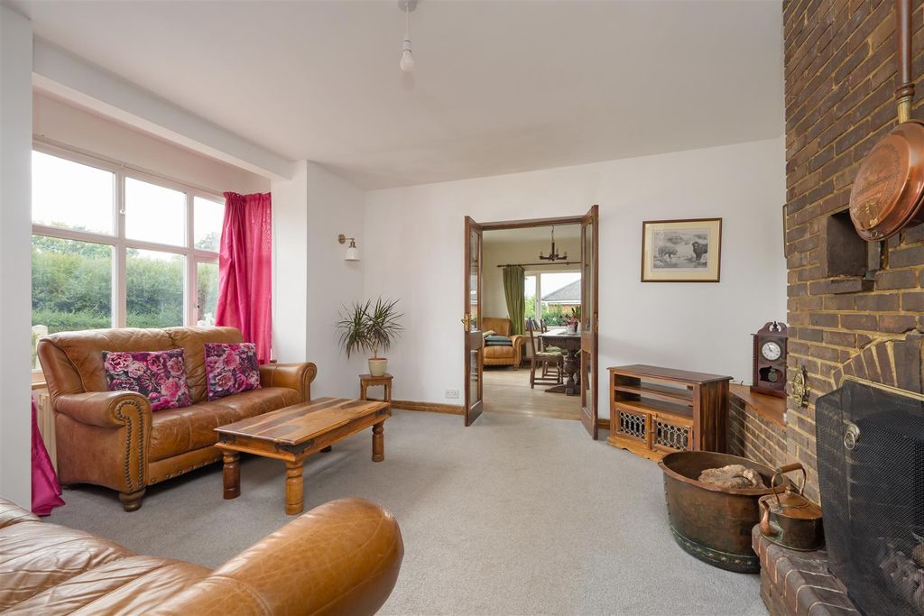 Property photo 3 of 16 Dargate Road, Yorkletts, Whitstable