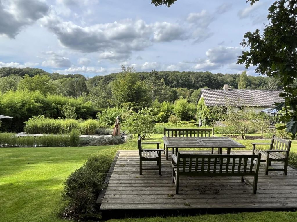 Property photo 1 of 26