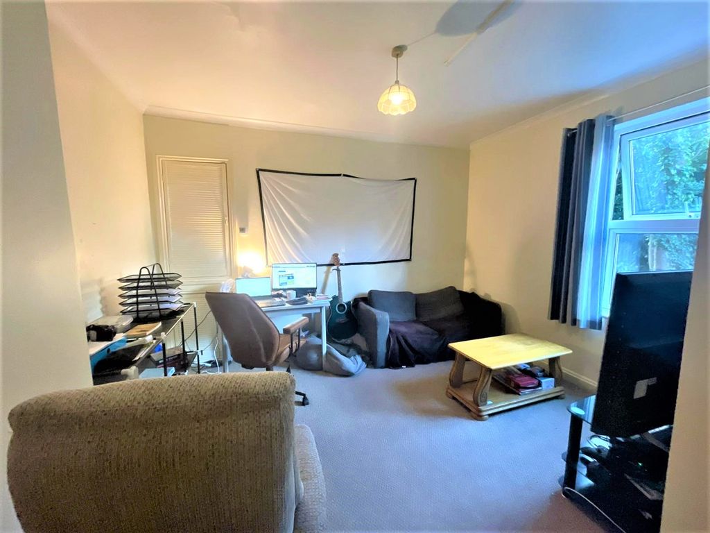 Property photo 2 of 6 Living Room
