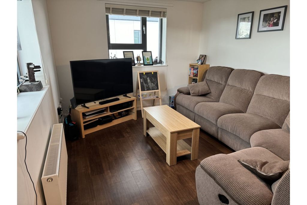 Property photo 1 of 18 Living Room
