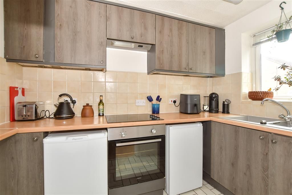 Property photo 2 of 12 Kitchen