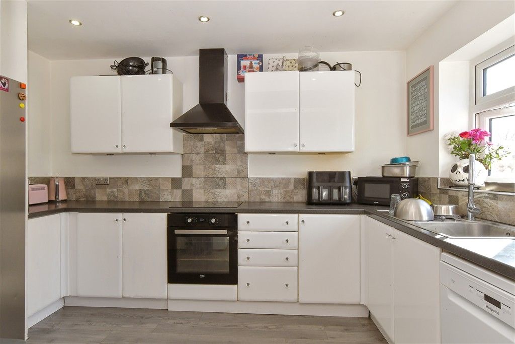 Property photo 3 of 11 Kitchen