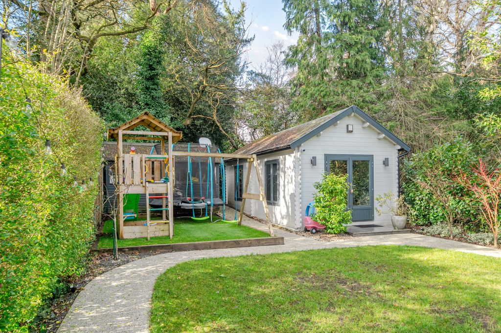 Additional image 14 of 4 bed detached house for saleCanterbury Road, Farnborough GU14