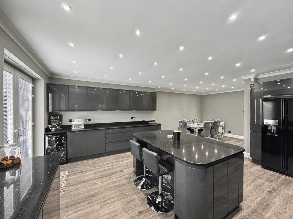 Property photo 3 of 36