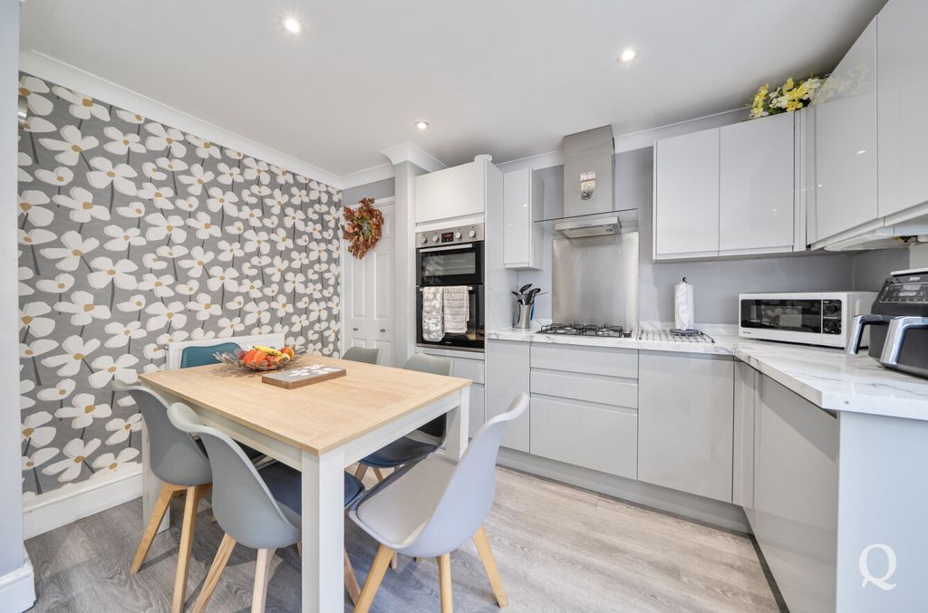 Property photo 3 of 18 F77Da130-132A-4E2...