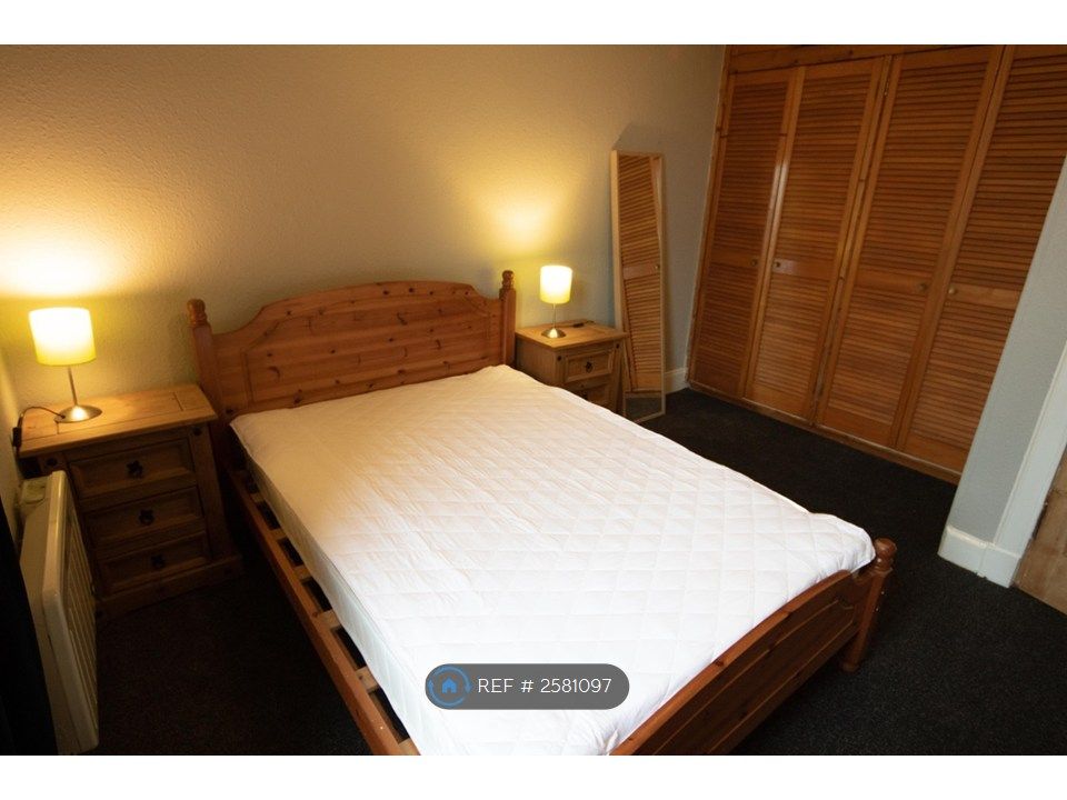 Property photo 1 of 10 Double Bedroom
