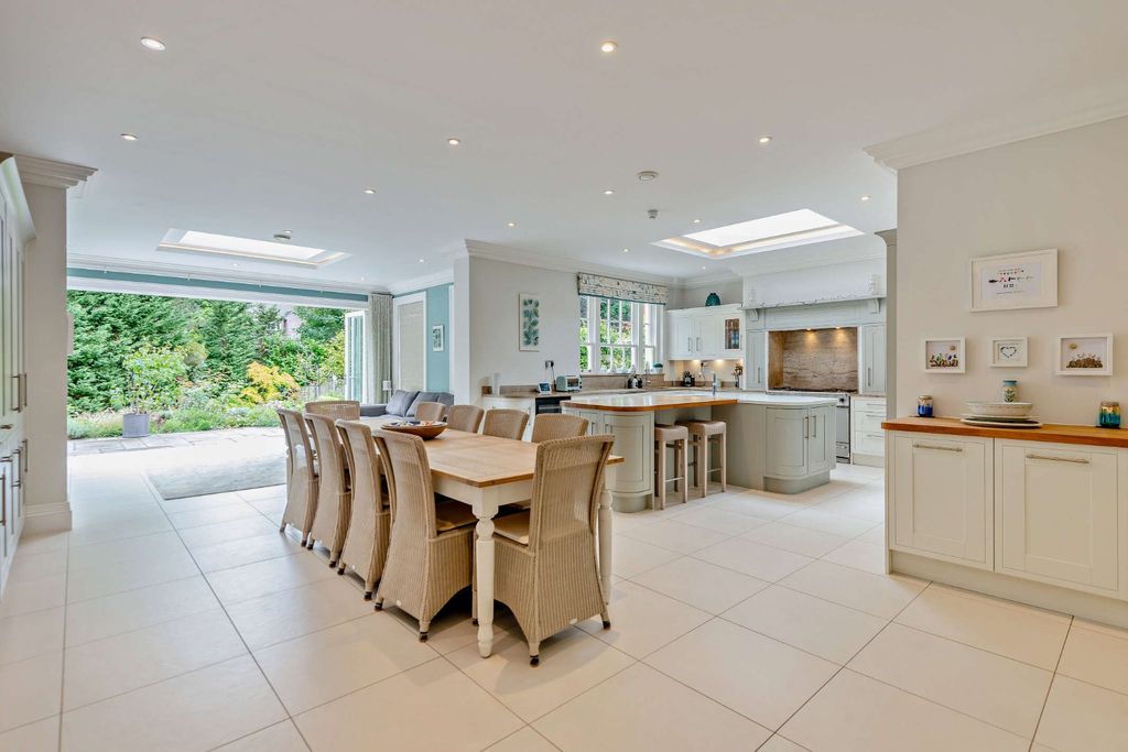 Property photo 2 of 33 Kitchen/Orangery