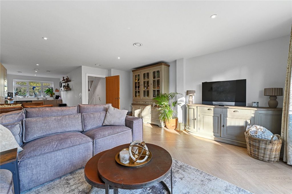 Property photo 3 of 23 Picture No. 14