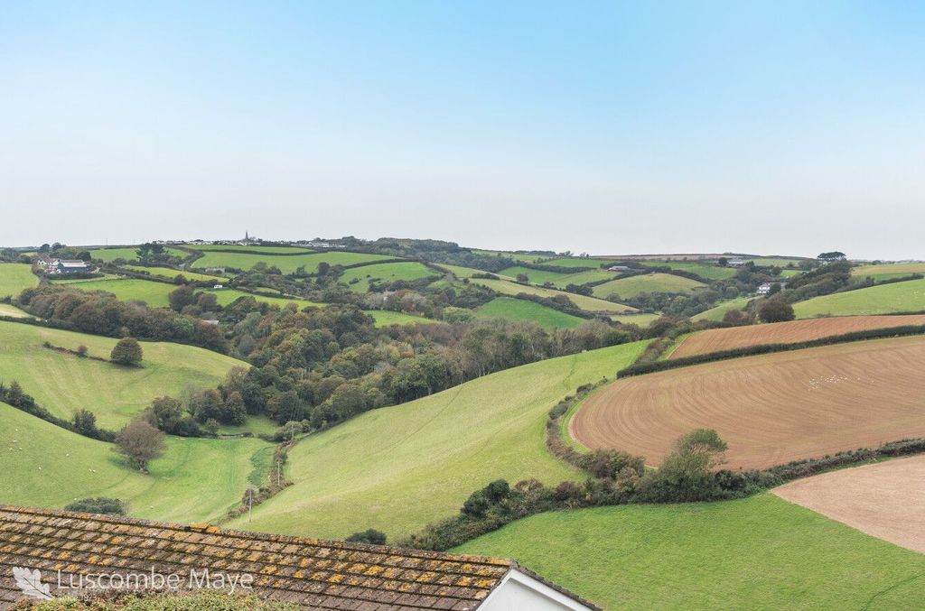 Property photo 3 of 21