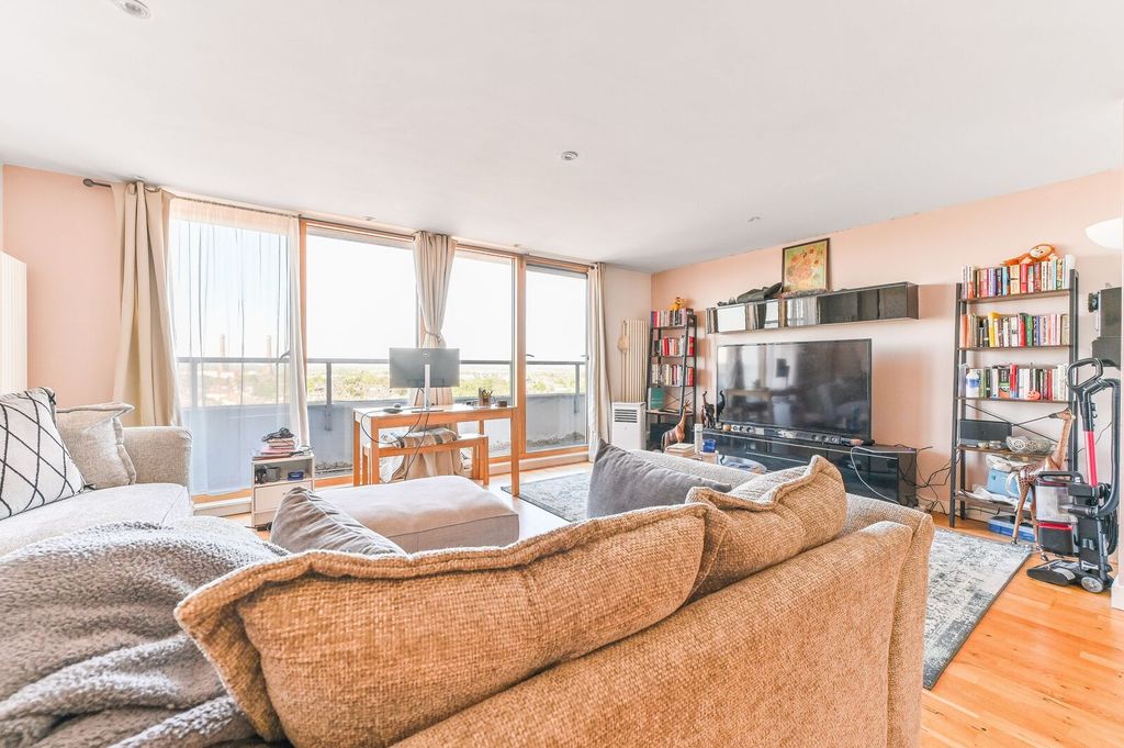 Property photo 3 of 13
