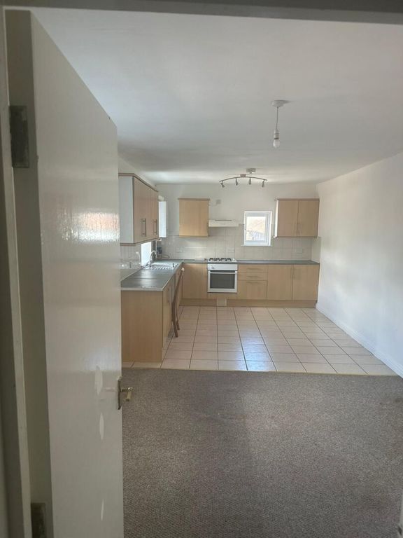 Property photo 2 of 7 Kitchen