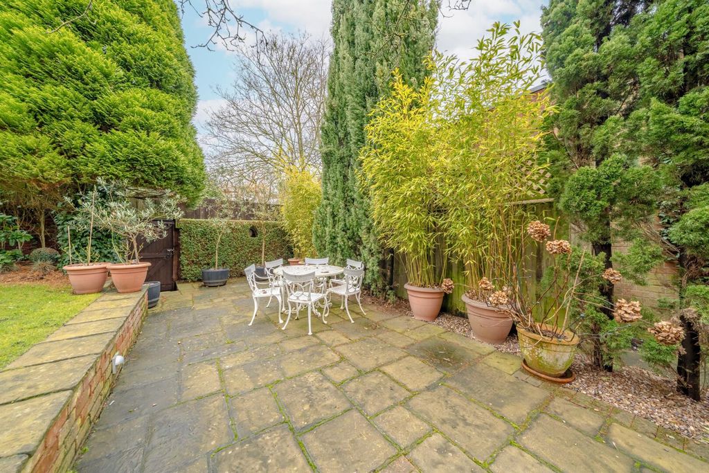 Additional image 21 of 3 bed flat for saleLincoln Circus, The Park NG7