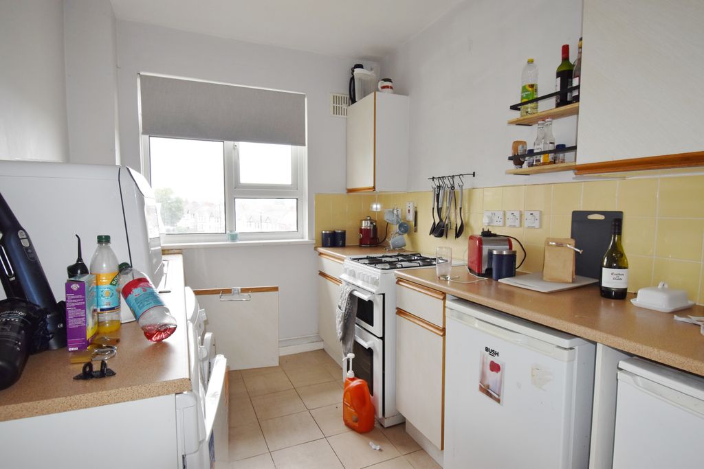 Property photo 3 of 5 Kitchen