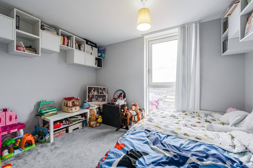 Property photo 3 of 37