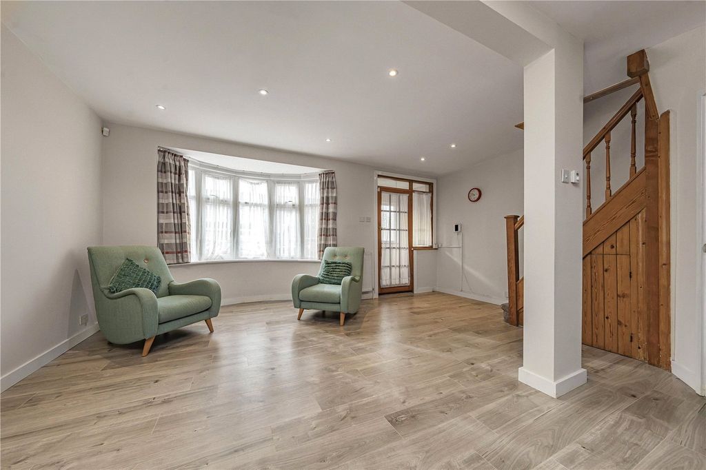 Property photo 3 of 16 Picture 3