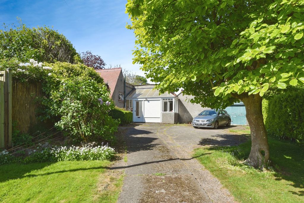 Property photo 2 of 20 Approach