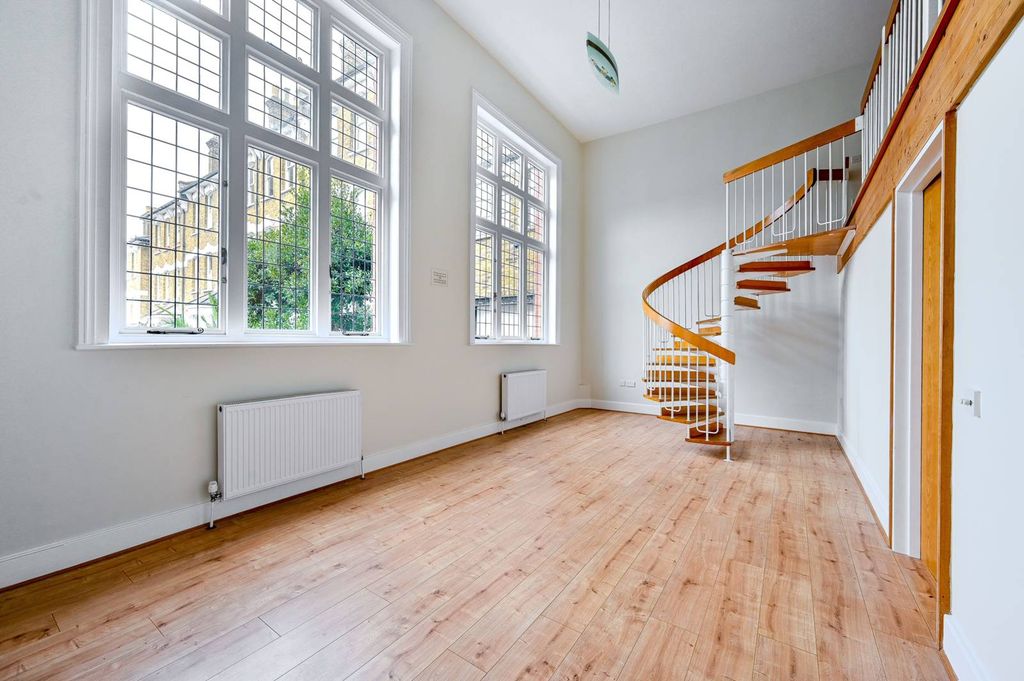 Property photo 2 of 30